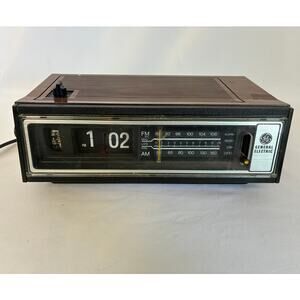 Vintage General Electric Flip Clock AM/FM Radio Model 7-4410A - Tested Read